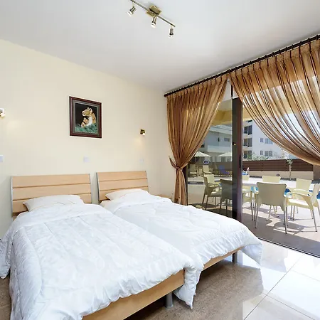 Hotell Seafront Luxury Protaras
