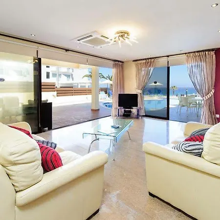 Seafront Luxury 4*