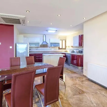 Hotell Seafront Luxury Protaras